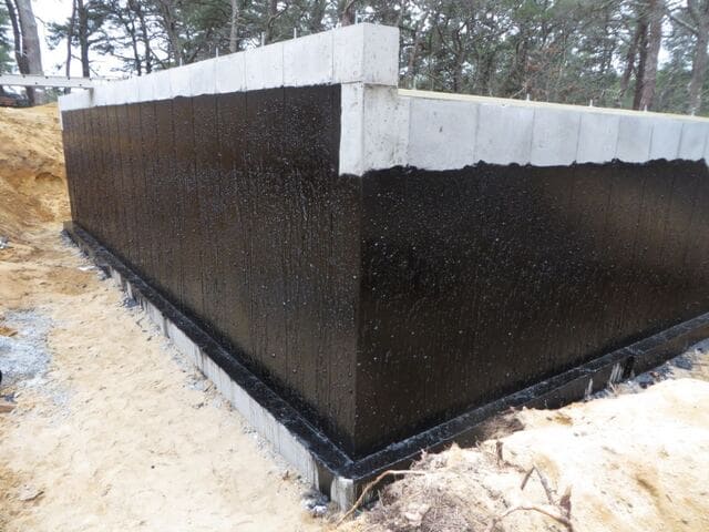 Sealed exterior foundation